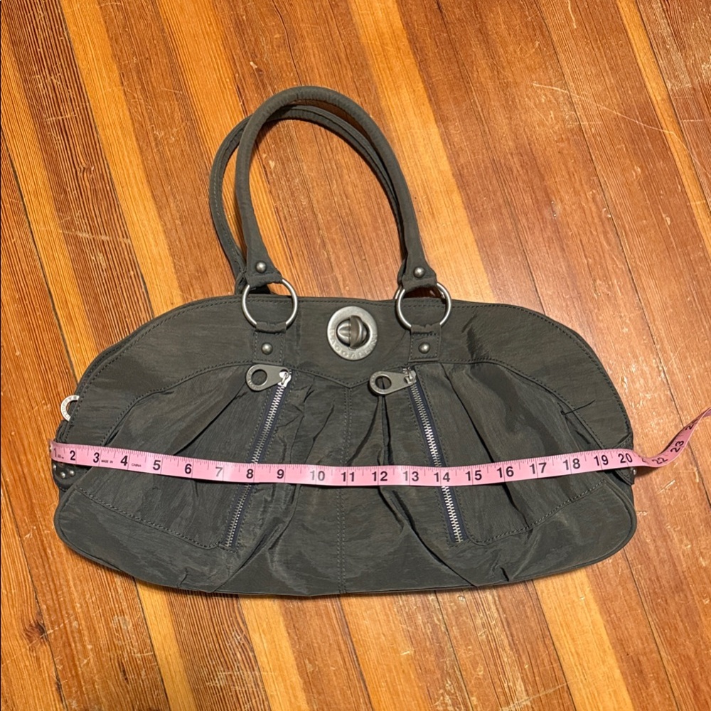 Classy Baggallini tote, like new